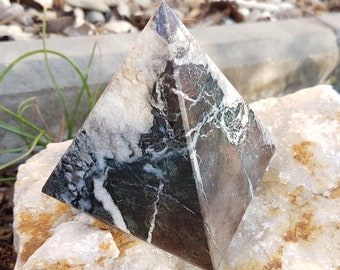BLACK ONYX Pyramid Gemstone, Grade A, 7.5cm