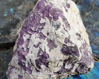PURPURITE in Matrix: Vibrant Intensity from Brazil, AA Quality