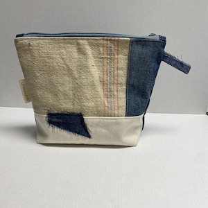 Jeans upcycling Umcycling Nachhaltige Kosmetiktasche Krimskramstasche Allzwecktasche Vielzwecktasche