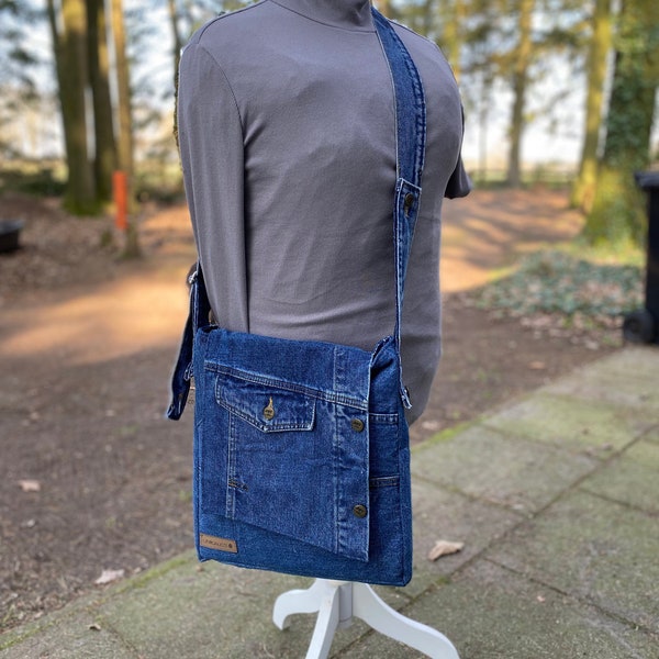 Borsa jeans realizzata con giacca in denim riciclabile riprogettazione pezzo unico borsa unisex fatta a mano sostenibile vintage