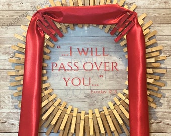 Corona de Pascua / Roja y dorada / Puerta cubierta / Éxodo - Corona de pinzas para la ropa / Corona para la puerta principal / Decoración del hogar - Varios tamaños disponibles