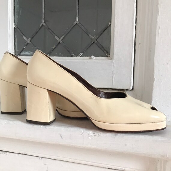 1970s 7.5 Vintage Vinyl Platforms womens