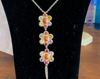 Three-flower necklace precious stones and silver