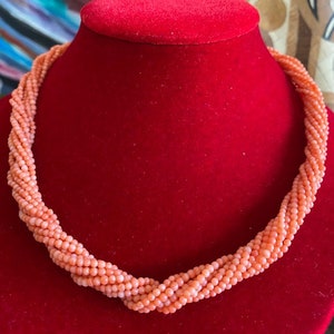 Collana di corallo arancione salmone intrecciato