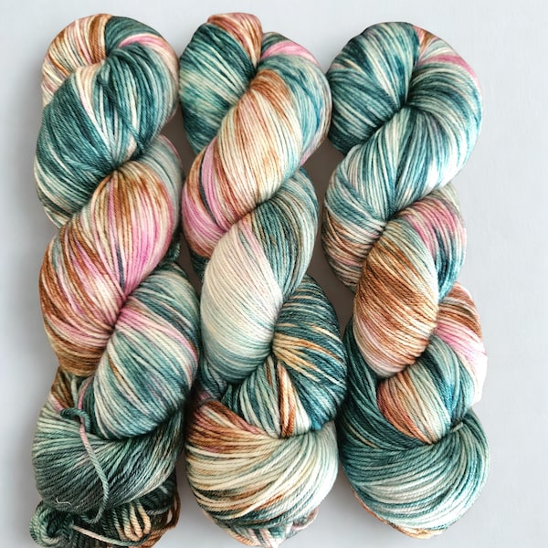 Fios tingidos à mão Woodland Winter em lã Merino Superwash Extrafina