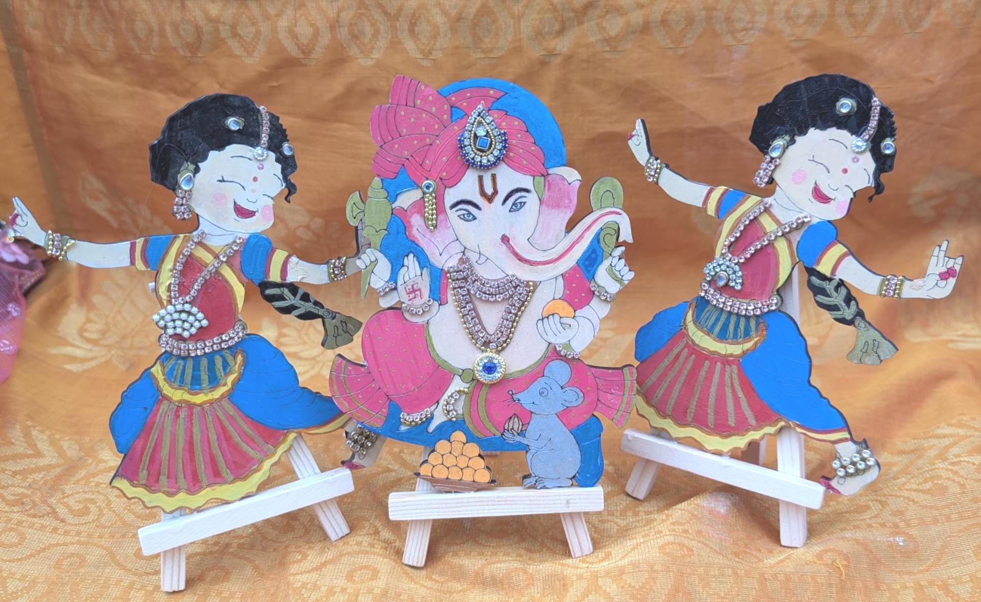 そろそろ残り少なく(u_u)【インド布絵】「BHARAT NATYAM」／送料込 Bharatham-Ethnic Dancer
