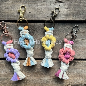 NEW COLORS! Single Daisy Flower Macrame Key Chain Clip | bohemian boho accessories bridesmaid gift ideas sunflower floral cottagecore mini