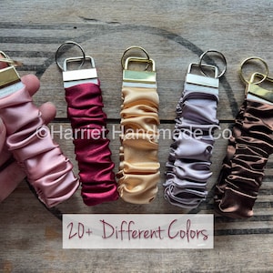 Neue Farben! Scrunchie Scrunchie Schlüsselanhänger | Schlüsselband Schlüsselband individuell anpassbare kleine Geschenkideen dehnbar Seide Charmeuse