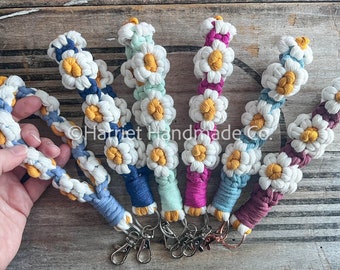 Daisy Chain Macrame Wristlet Keychain – Boho Floral Key Fob, White Flowers, Custom Color Base, 50+ Colors