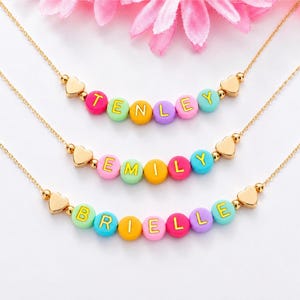 Collar con nombre de cuentas de colores para niñas, cadena ajustable, joyería personalizada para niños para la vuelta al cole, regalo de cumpleaños para niños, joyería dorada para niñas
