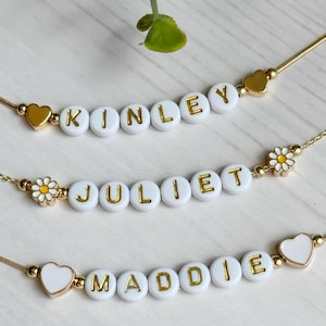 Collar con nombre para niña, envío rápido. Collar con nombre de cuentas blancas, collar con nombre blanco y dorado, collar con nombre para boda, collar con nombre para niña, regalo para niña.