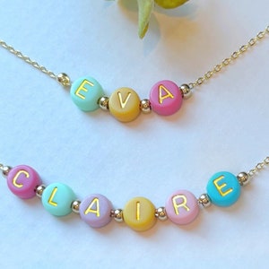 Collar con nombre para niñas pequeñas ENVÍO RÁPIDO Collar con nombre de cuentas de colores Collar con nombre para niños Collar con nombre para preescolar Regalo para niñas Collar con nombre