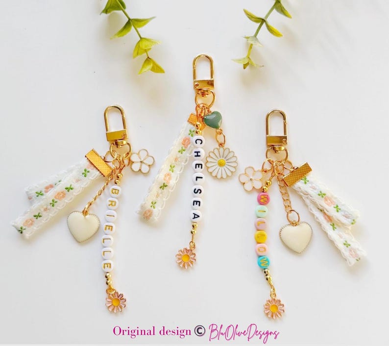 Personalized Name Keychain: Floral Ribbon, Daisy Charm - Custom ...