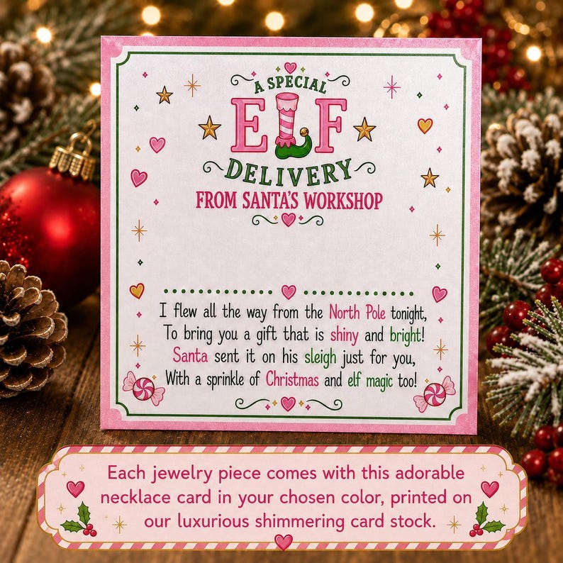 Puede incluir: Una tarjeta cuadrada blanca con borde rosa que presenta el texto A SPECIAL ELF DELIVERY FROM SANTA'S WORKSHOP y un poema sobre un regalo del Polo Norte. El dise&ntilde;o incluye corazones rosas, estrellas doradas y gr&aacute;ficos de bastones de caramelo.