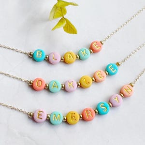 Collar de cuentas de colores, ENVÍO RÁPIDO, Collar con nombre personalizado, Collar para mamá, Collar bonito para niña, Collar con letras de colores, Collar con inicial