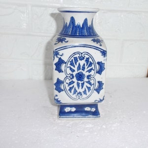 Vintage blue and white Chinese porcelain vase