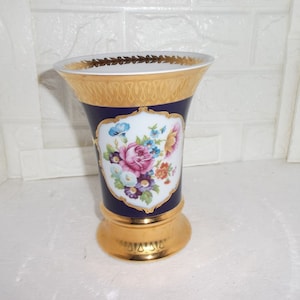 Bohemia Countess Collection Leander 1946 Floral vase is 7.5&quot;H