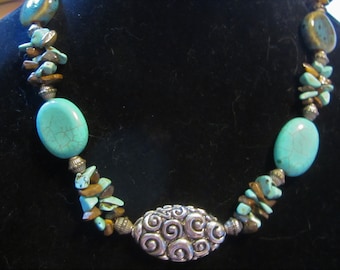 turquoise and silver toned beaded necklace