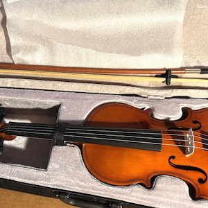 4/4 violin with case and bow