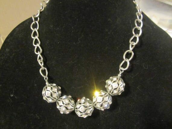 Silver toned fashion necklace - image 4