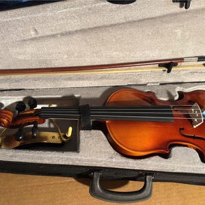 4/4 violin with case and bow