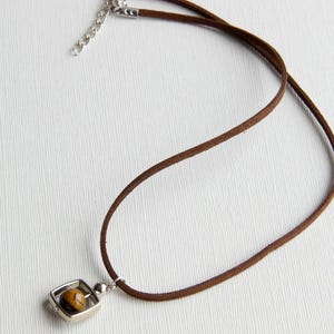 Tiger&#39;s Eye spinner necklace, Healing crystal Fidget choker for Empath Protection, Stress Relief Gift