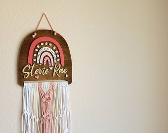 Aangepaste macramé-muurhanger met naam, boho roze regenboog kinderkamerdecoratie, gepersonaliseerde kamerdecoraties