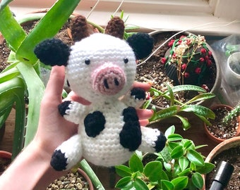 Mucca Amigurumi all'uncinetto modello PDF / simpatico animale farcito della fattoria istruzioni per principianti / piccolo peluche bianco nero / bambola da 6 pollici per bambini