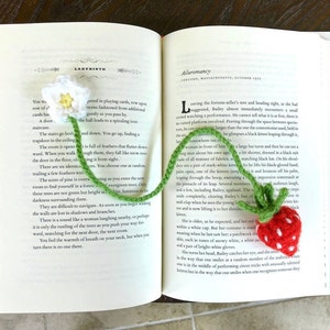 Modèle PDF au crochet pour signet de fraises et de fleurs | Printemps Été En Peluche Fruits Nourriture Floral Débutant Rapide Simple Projet Mignon Chutes De Fil