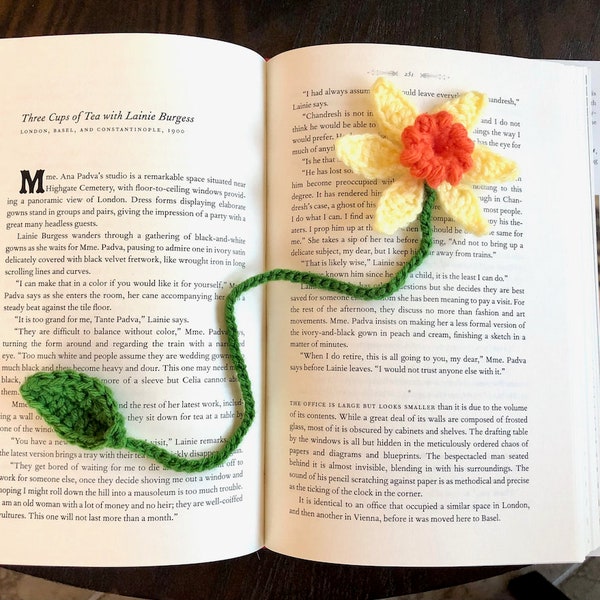 Daffodil Bookmark Crochet PDF Pattern | Spring Summer Flower with Leaf Beginner Bookmark Instructions / Tutorial | Cute Simple Quick