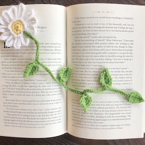 Daisy Bookmark Crochet PDF Pattern | Beginner Easy Crochet Tutorial | Spring White Flower with Stem and Leaf | Craft Gift Idea Book Lovers