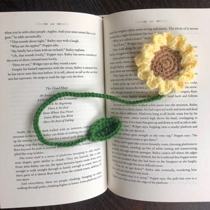 Sunflower Bookmark Crochet PDF Pattern Easy Beginner Crochet Tutorial Yellow Flower with Stem and Leaf Spring and Summer Crafts Ideas image 5