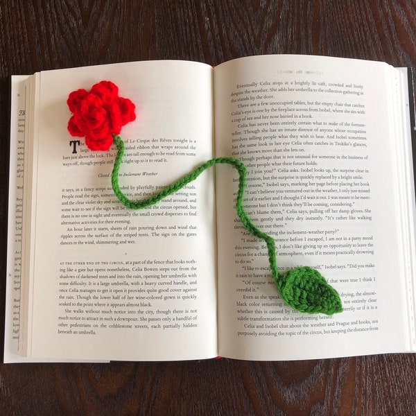 Marque-page rose au crochet, modèle PDF | Tutoriel crochet intermédiaire fleur rouge avec tige et feuille / Instructions | Idée d'artisanat printemps-été