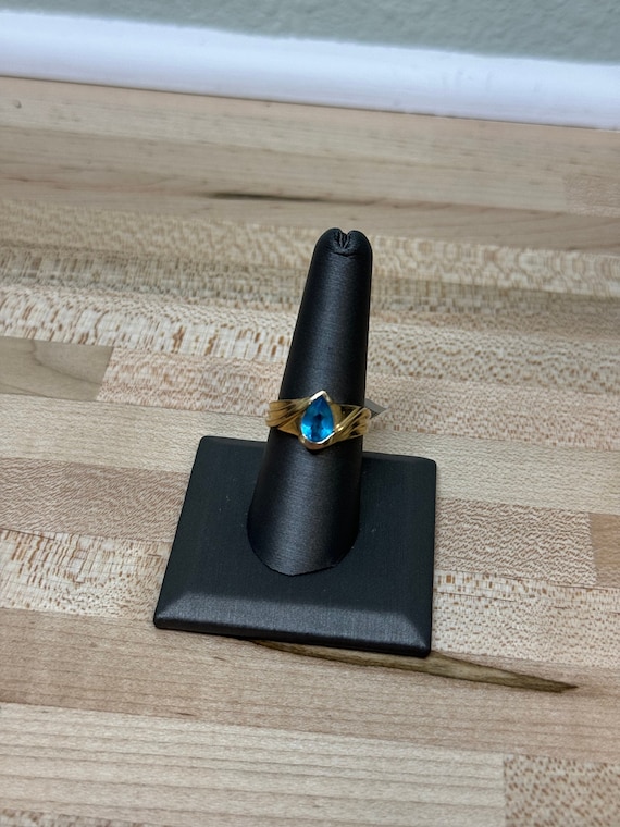 14k Yellow Gold Aquamarine Ring