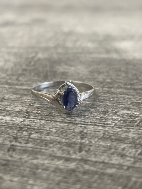 10k White Gold Blue Stone Ring