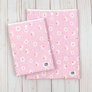 Pink Daisy Tablet Sleeve || Book Sleeve, E-Reader Cover, Tablet Protection, Kindle, iPad Sleeve, Padded Tablet Sleeve