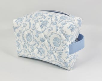 Bolsa de cosméticos acolchada tipo caja // Toile de Jouy azul