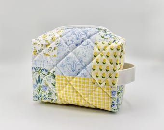 Bolsa de cosméticos acolchada con diseño cuadrado // Patchwork amarillo y verde