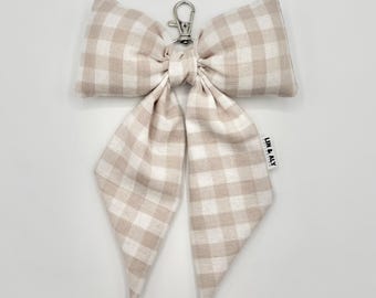 Charm para bolso con lazo hinchado // Cuadros vichy beige