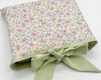 Quilted Bible Sleeve / Book Sleeve || Spring Flowers