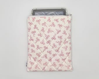 Funda acolchada para tableta, iPad y lector electrónico // Lazos rosas pequeños