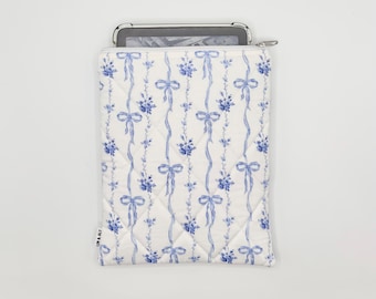 Funda acolchada para tableta, iPad y lector electrónico // Lazos azules vintage
