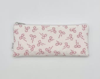 Small Quilted Zipper Pouch / Pencil Pouch / Sunglass Case || Small Pink Bows