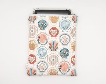 Quilted Tablet / iPad / E-reader Sleeve, Padded Case || Coastal Shells