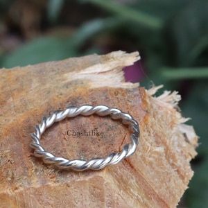 925 Sterling Silver Twisted Band Ring: Elegant Stacking Jewelry