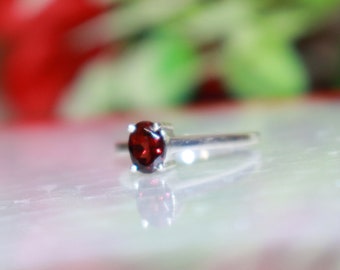 Natural Red Garnet Ring, 925 Silver Ring, Birthstone ring, Garnet Ring, Wedding ring , Handmade Garnet Jewelry, gift for her, Solitaire Ring