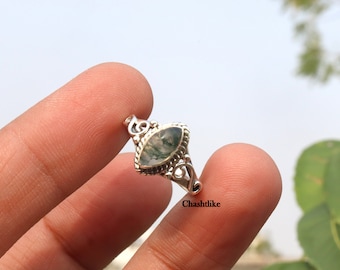 ハンドメイドモスアゲートリング：925シルバーベゼル、マーキス