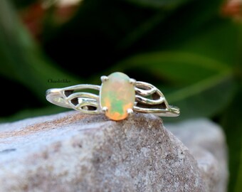 Anillo de ópalo etíope natural - Anillo de plata 925 hecho a mano con piedra natal de octubre - Anillo de ópalo - Regalo de aniversario - Anillo de ópalo minimalista - Joyería de ópalo