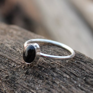 Handmade Oval Black Onyx Ring: 925 Sterling Silver Gemstone