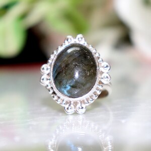 Handmade Labradorite 925 Sterling Silver Ring: Oval Gemstone